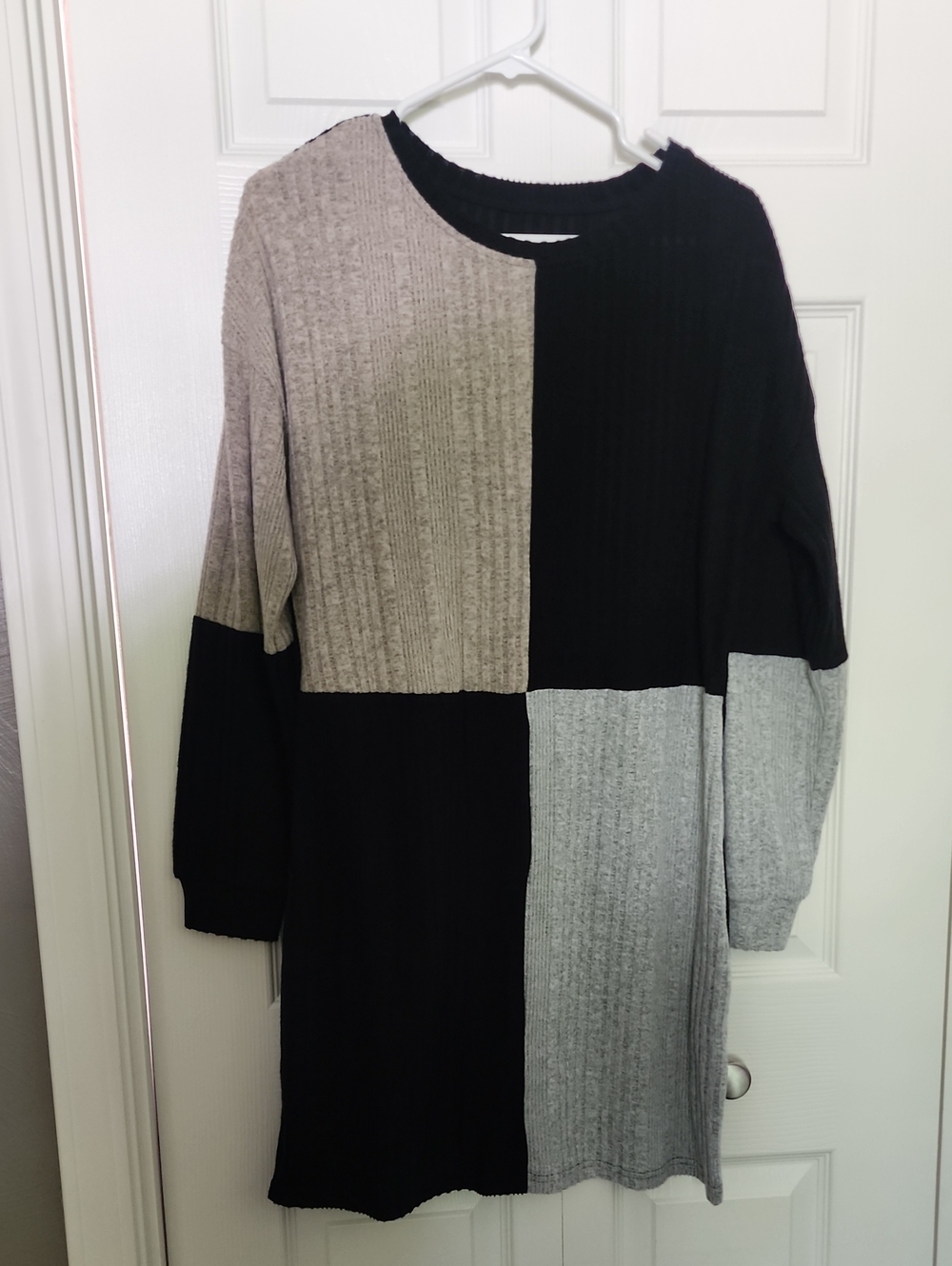 Colorblock Rib-Knit Long Sleeve Dress - Black & Gray